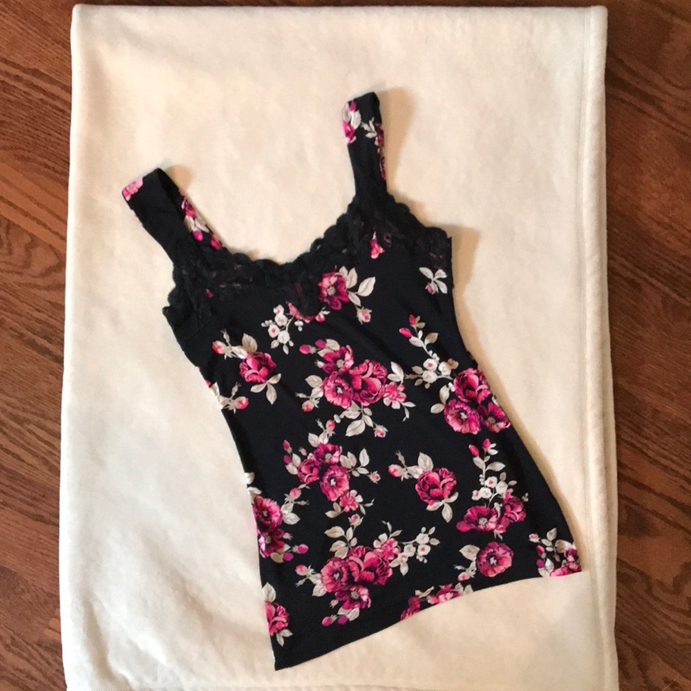 White House Black Market tank